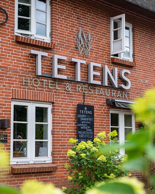 Boutique Landhotel Tetens umgeben von einer vielfältigen Landschaft